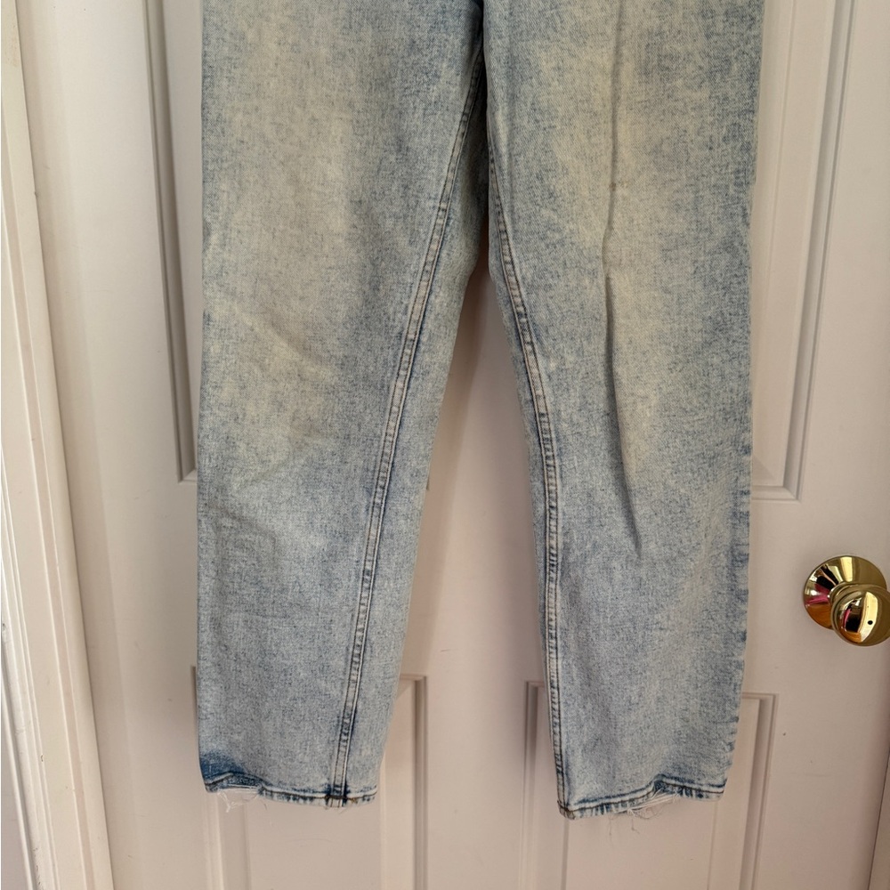 A&F Ultra High Rise Straight Jean - Picture 3 of 8